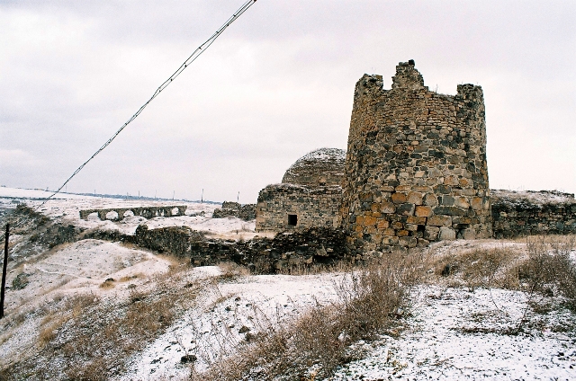 Руины крепости Ахалкалаки.Вид мечети и цитадели.