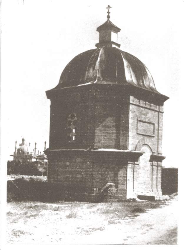 Усыпальница над могилами Котляревского и Шультена