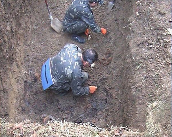 Ексгумаційні дослідження поховання біля села Верб'яж, 2008 рік. Фото КП 