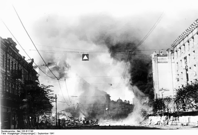 Bundesarchiv Bild 183 B12190 Kiew Brand in der Hauptstraße